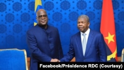 Mokonzi ya Ekolo Congo démocratique Félix Tshisekedi (D) na mokokani wa ye mokonzi ya Angola Joao Lourenço bakutani na Luanda, Angola, 27 sanza ya mibale 2024. (Facebook/Présidence RDC)