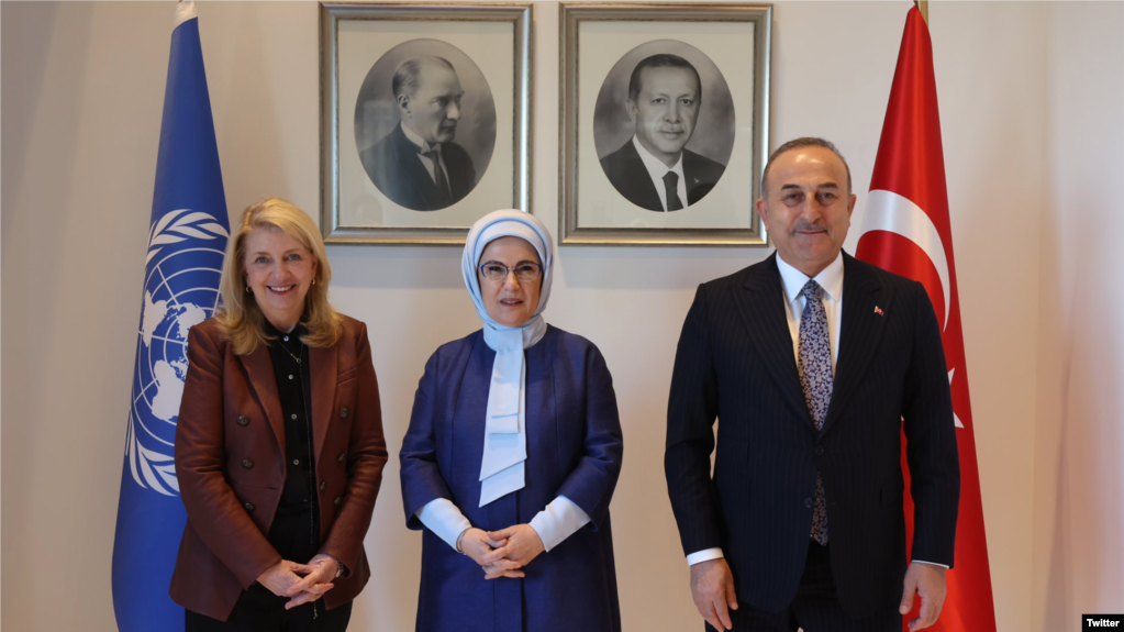 Emine Erdoğan, UNICEF Direktörü Catherina Russell ile de Türkevi'nde biraraya geldi.