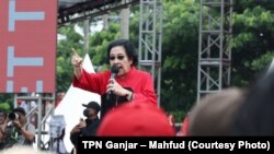 Ketua Umum PDI Perjuangan berorasi di hadapan para pendukung capres/cawapres Ganjar Pranowo dan Mahfud MD di Solo, Jawa Tengah, Sabtu, 10 Februari 2024. (Foto: TPN Ganjar – Mahfud)