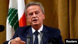 Gubernur Bank Sentral Lebanon Riad Salameh berbicara dalam konferensi pers di Beirut, Lebanon, pada 11 November 2019. (Foto: Reuters/Mohamed Azakir)