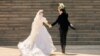 今年2月，李朵朵在北京举行婚礼。领证前他们一致决定不要孩子（受访人提供）