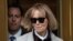 La acusadora de violación del expresidente de Estados Unidos, Donald Trump, E. Jean Carroll, sale de la Corte Federal de Manhattan en Nueva York, Estados Unidos, el 25 de abril de 2023.