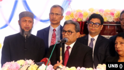 পাবনা জেলা ও দায়রা জজ আদালত চত্বরে ন্যায় কুঞ্জের ভিত্তিপ্রস্তুর স্থাপন অনুষ্ঠানে বক্তব্য রাখছেন বাংলাদেশ সুপ্রিম কোর্টের প্রধান বিচারপতি হাসান ফয়েজ সিদ্দিকী। ৮ জুলাই, ২০২৩। 