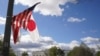 為了迎接日本首相岸田文雄訪美，華盛頓白宮附近的街頭已掛起美日兩國旗幟。（2024年4月5日）