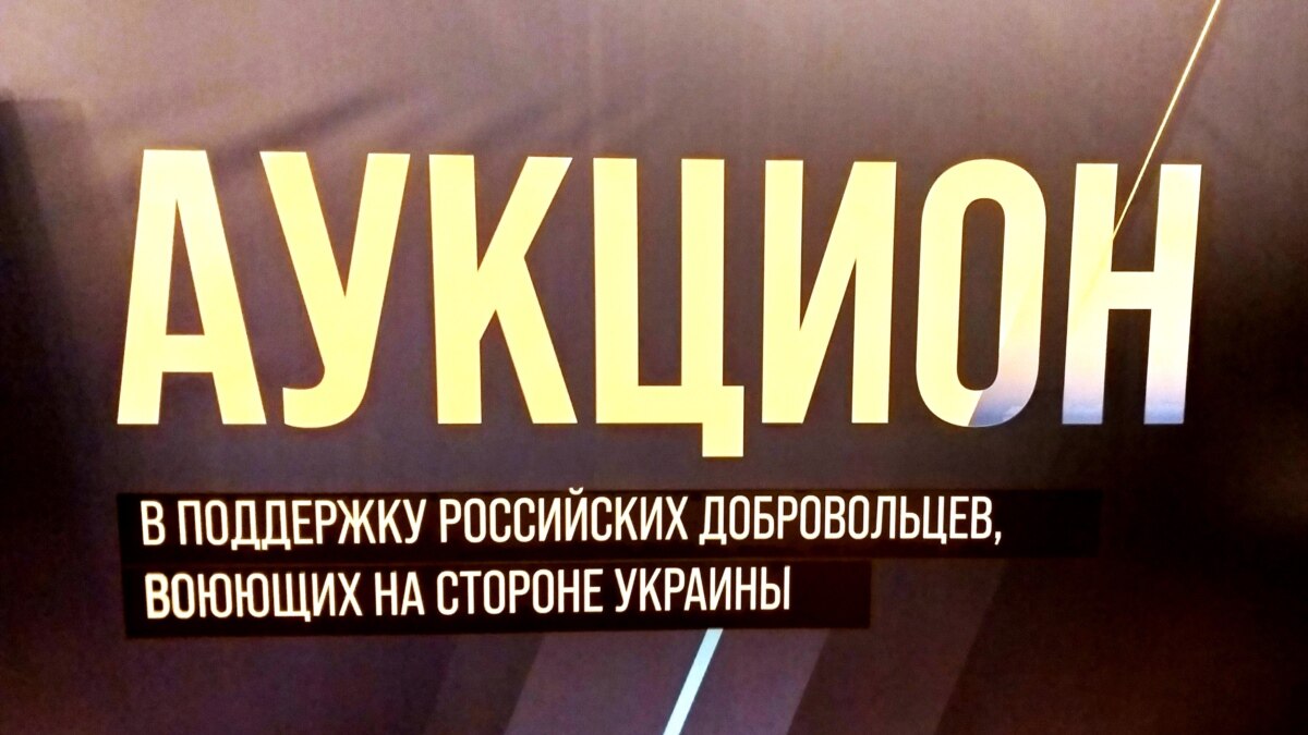 Как шахматная доска, блок марок, боевой нож и бутылка шампанского будут  помогать бойцам ВСУ