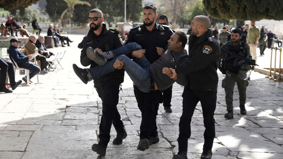 耶路撒冷阿克萨清真寺爆发冲突,重要节日期间紧张局势骤升