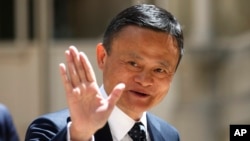 Pendiri Alibaba Group Jack Ma tiba di sebuah konferensi teknologi di Paris, pada 15 Mei 2019. (Foto: AP/Thibault Camus)