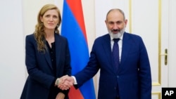 美国发展署署长鲍尔在埃里温会晤亚美尼亚总理帕希尼扬。(2023年9月25日)