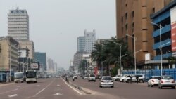 Moja wa mitaa Kinshasa, mji kuu wa Jamhuri ya Kidemokrasia ya Congo. Picha na REUTERS/Thomas Mukoya
