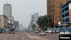 Moja wa mitaa Kinshasa, mji kuu wa Jamhuri ya Kidemokrasia ya Congo. Picha na REUTERS/Thomas Mukoya