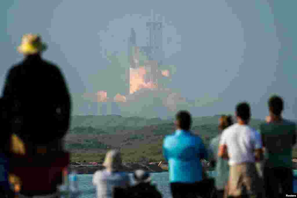 El cohete de dos etapas&nbsp; despegó del puerto espacial y centro de pruebas Starbase de la empresa. Su debut espacial, que iba tener una duración de 90 minutos acabó pocos minutos después al explotar en el aire.&nbsp;