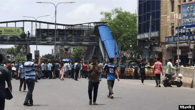 রাজধানী ঢাকাসহ দেশব্যাপী ‘বাংলা ব্লকেড’ পালন করছে কোটা বিরোধীরা। ১০ জুলাই, ২০২৪।