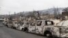 Sejumlah kendaraan yang terbakar akibat kebakaran lahan yang melanda wilayah Vina del Mar, Chile, pada 4 Februari 2024. (Foto: Reuters/Sofia Yanjari)