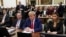 Фото від 11 січня 2024 року: колишній президент США Дональд Трамп з адвокатами на слуханні справи в суді Нью-Йорка