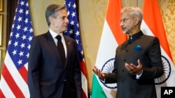 美国国务卿安东尼-布林肯(Antony Blinken)在会见印度印度首都新德里会晤印度外长苏杰生(Subrahmanyam Jaishankar)。（资料照片：2023年11月10日）