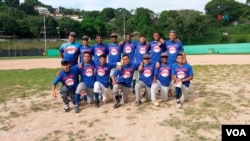 La madre venezolana que creó una escuela de béisbol para niños excluidos de otras academias