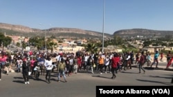 Manifestação contra aumento do preço da gasolina e da cesta básica no Lubango, Angola