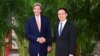 中国国家副主席韩正在北京会晤到访的美国气候特使克里。（2023年7月19日）