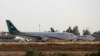 FILE - Pesawat Iraq Airlines di Bandara Internasional Baghdad, 24 April 2024. (AHMAD AL-RUBAYE / AFP)