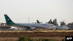 FILE - Pesawat Iraq Airlines di Bandara Internasional Baghdad, 24 April 2024. (AHMAD AL-RUBAYE / AFP)