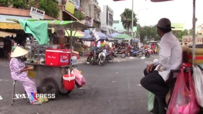 Buôn bán hè phố những ngày đầu xuân