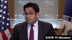 သတင်းစာရှင်းလင်းပွဲတခုအတွှု်းတွေ့ရတဲ့ အမေရိကန်နိုင်ငံခြားရေးဌာန ဒုတိယပြောခွင့်ရ Vedant Patel (မတ် ၂၉၊ ၂၀၂၃)