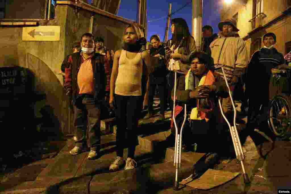 Vigilia de las personas con discapacidad para pedir al gobierno atender sus demandas. [Foto: United Notions Film]