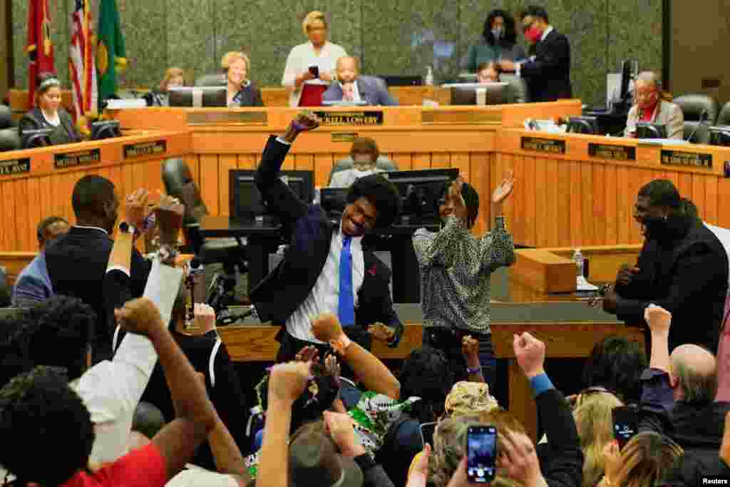 Justin J. Pearson gestures after a vote for his reinstatement by the Shelby County Commission, days after the Republican majority Tennessee House of Representatives voted to expel him and Rep. Justin Jones for their roles in a gun control demonstration on the statehouse floor, in Memphis, Tennessee, April 12, 2023.&nbsp;