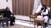 عبدالکبیر (راست) معاون ریاست الوزرای حکومت طالبان با سید حسن مرتضوی، معاون سفارت ایران در کابل