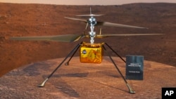 Model Ingenuity helikoptera u NASA Laboratoriji u Pasadeni, Kalifornija.