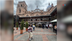 Karina Velarde, una turista nacional que viajó a Cuenca para el carnaval, se mostró satisfecha con la seguridad.