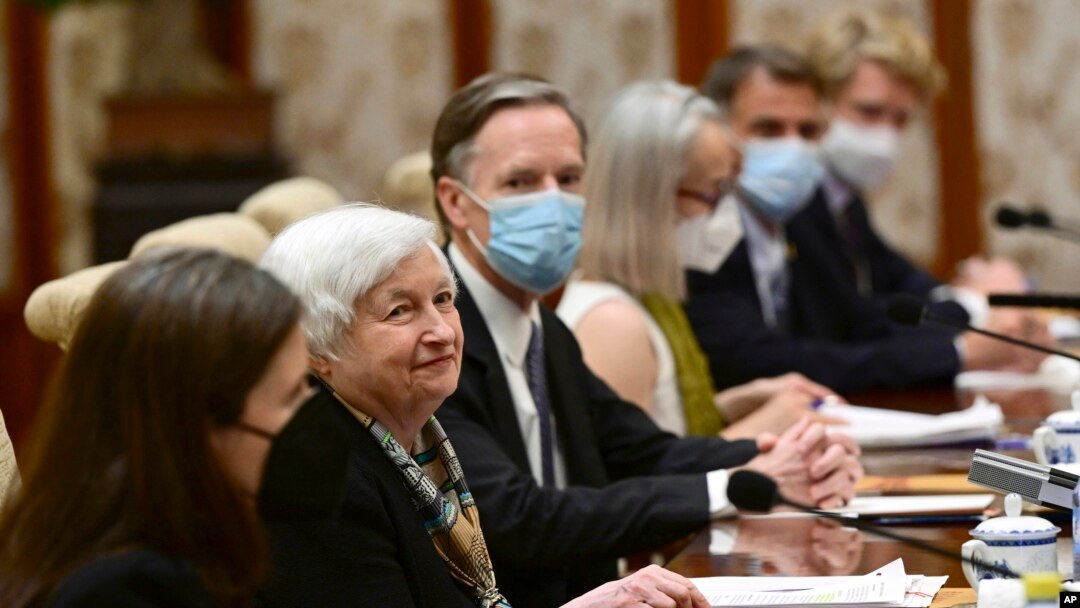 美國財政部長耶倫在北京與中國副總理何立峰舉行會談時講話。 （2023年7月8日）