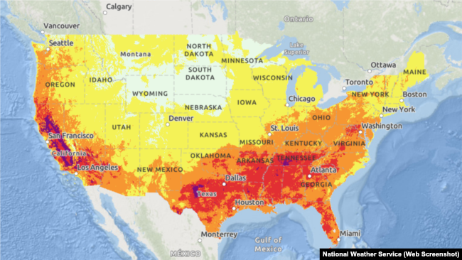 Красным цветом на карте NWS отмечены регионы с сильной жарой, пурпурным цветом — с экстремальной жарой.