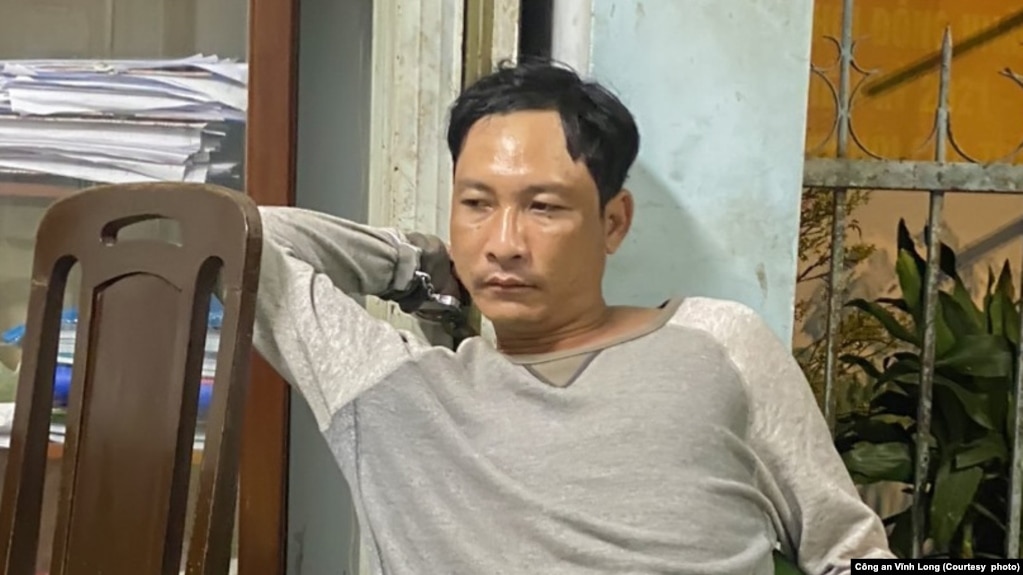 Nguyễn Hoàng Hưng, 40 tuổi, bị bắt giữ ngày 14 tháng 2 sau khi bị nói là xé và đốt quốc kỳ Việt Nam tại thành phố Vĩnh Long. (Ảnh: Công an Vĩnh Long)