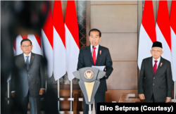 Presiden Jokowi dalam telekonferensi di Bandara Soetta, Cengkareng , Jawa Barat, Sabtu (15/4) mengatakan lawatan ke Jerman untuk membuka perhelatan Hannover Messe 2023 dengan Kanselir Jerman Olaf Scholz. (Foto: Biro Setpres )