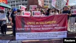 စစ်အာဏာသိမ်း (၃) နှစ်ပြည့် ဖိလစ်ပိုင်နိုင်ငံ Quezon မြို့တော်မှာ ဆန္ဒပြနေကြတဲ့ ဖိလစ်ပိုင်တက်ကြွလှုပ်ရှားသူများ (ဖေဖော်ဝါရီ ၁၊ ၂၀၂၄)