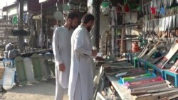 د مردان ضلعې په ګوجرو ګړهۍ کلي کې د اختر د استعمال شیانو خریداري