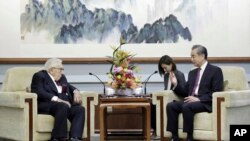 Ванг Ји вели дека Вашингтон има потреба од „дипломатска мудрост во стилот на Кисинџер“ за време на посетата на 100-годишниот поранешен државен секретар