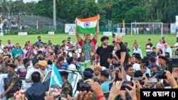 গত দু’দিন আর্জেন্টিনার বিশ্বজয়ী গোলরক্ষক দেখেছেন, তাঁকে নিয়ে কলকাতার মানুষের উচ্ছাস। বুধবার তিনি সকালে চলে গিয়েছিলেন কলকাতার শ্রীভূমি স্পোর্টিং ক্লাবে। ৫ জুলাই, ২০২৩। 