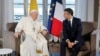 El papa Francisco se reunió con el presidente de Francia, Emmanuel Macron, en la ciudad portuaria de Marsella, el sábado 23 de septiembre.