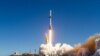 한국 첫 군사정찰위성을 탑재한 미국 스페이스Ⅹ '팰컨9' 로켓이 지난 1일 캘리포니아주 반덴버그 우주군 기지에서 발사되고 있다. (한국 국방부 제공)