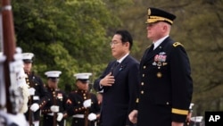 On April 9, 2024, Japanese Prime Minister Fumio Kishida and Major General Trevor Bredenkamp (right), commander of the Military District in Washington, attended a wreath-laying ceremony at the Tomb of the Unknown Soldier in Arlington, Virginia.