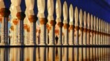 A person arrives for sunset "Maghrib" prayers at the Sheikh Zayed Grand Mosque during the month of Ramadan in Abu Dhabi, United Arab Emirates, March 28, 2023. 