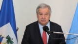 Sekrete Jeneral Nasyonzini Antonio Guterres pale pandan yon konferans pou lapres nan salon diplomatik ayeropo entenaysonal Toussaint Louverture la nan Potoprens, Ayiti, 1 Jiye, 2023. 