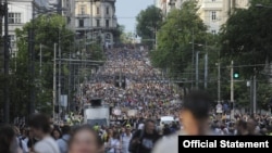 Učesnici skupa "Srbija protiv nasilja" u protesnoj šetnji niz Ulicu kneza Miloša, Begradu, 1. jula 2023. (Foto: FoNet)