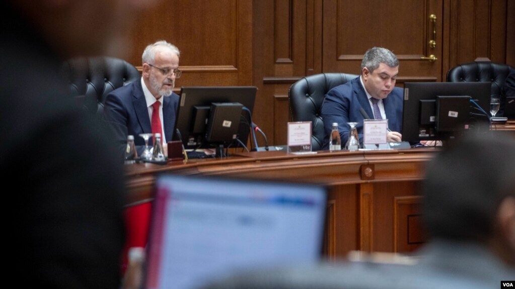 Përçarjet në Aleancën për Shqiptarët, Parlamenti do të shkarkojë dy ministra