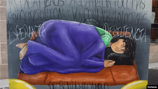 En sus pinturas también refleja lo que a él mismo le tocó vivir: dormir en un cartón en la calle.
