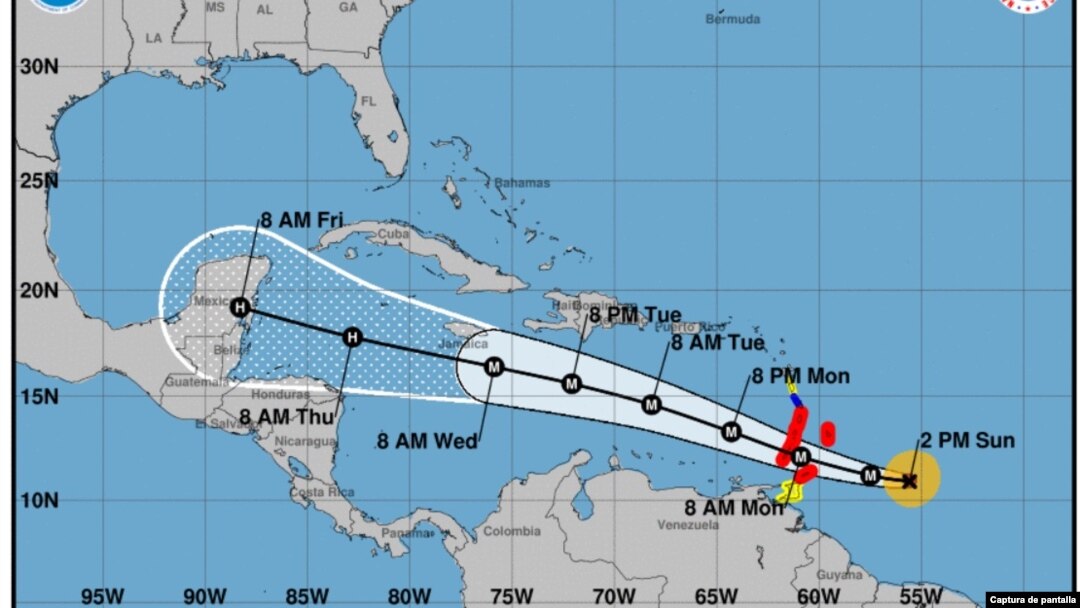 Captura de pantalla de la trayectoria proyectada del huracán Beryl por el Centro de Huracanes de EEUU en Miami, Florida, el 30 de junio de 2024. 