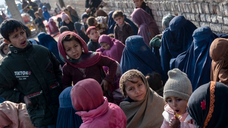 [Voice of America]Pakistan deports Afghans with UNHCR papers