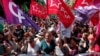 23 Haziran 2024'te, Fransa'daki seçimler öncesi kadınlar aşırı sağın yükselişine karşı yürüdü